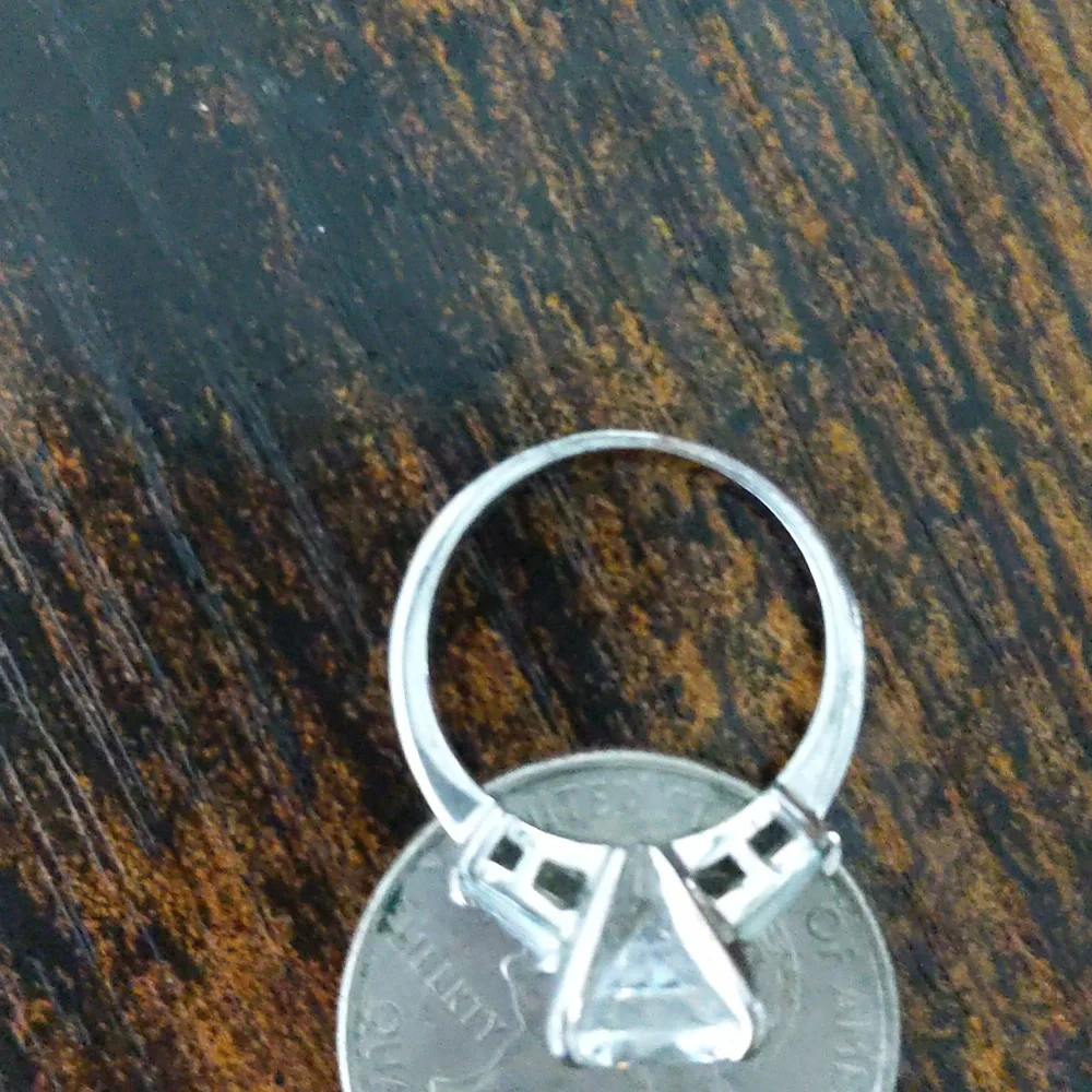 Silver ring - Picture 2 of 8